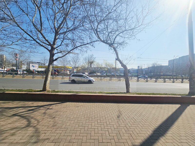 Mihai Bravu, spatiu de inchiriat, parter, ideal manichiura, masaj, birou.